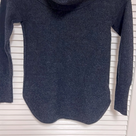 TAHARI Extra Fine Merino Wool Cowl Neck Long Sleeved Sweater GUC Size Small - Picture 8 of 12